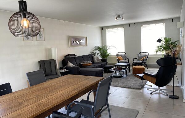 Ruime woning met 5 slaapkamers en tuin