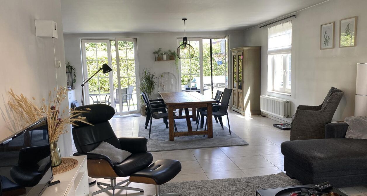 Ruime woning met 5 slaapkamers en tuin