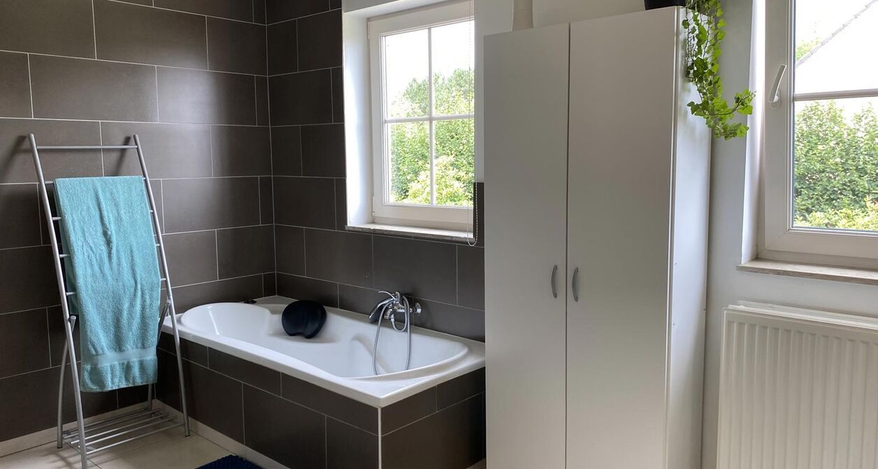 Ruime woning met 5 slaapkamers en tuin