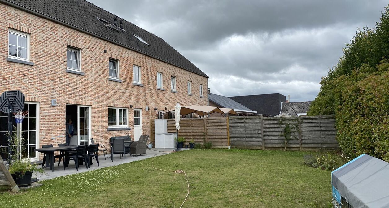 Ruime woning met 5 slaapkamers en tuin